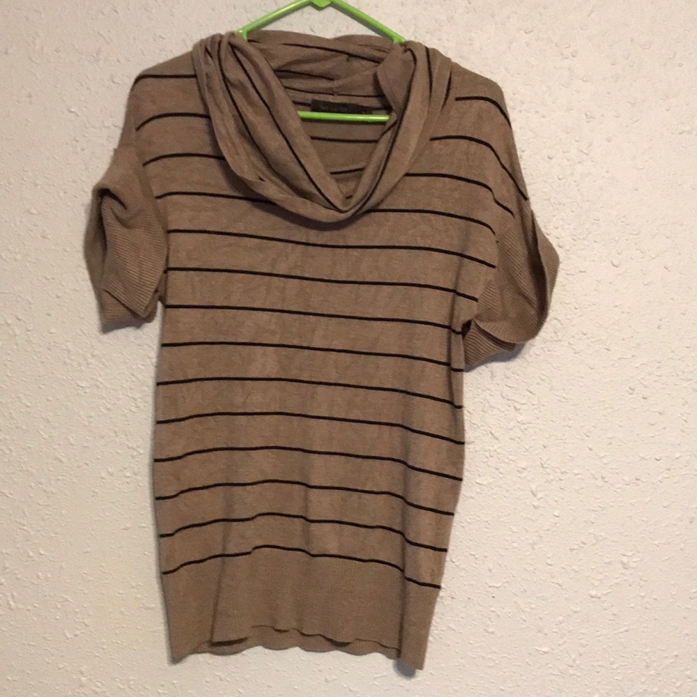 Limited scoop neck shirt